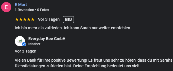 Screenshot einer Kundenbewertung mit 5 Sternen und einem Kommentar.